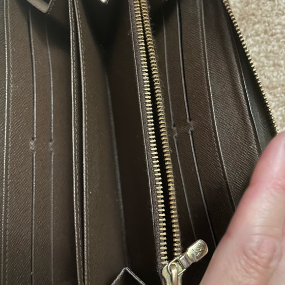 LOUIS VUITTON DAMIER EBENE ZIP AROUND WALLET - Picture 5 of 12